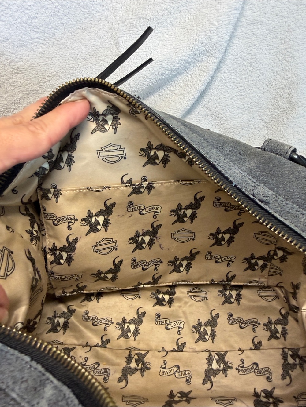 Harley-Davidson Blue- Grey Suede Shoulder Bag with Studs Charm crossbody strap - Picture 10 of 11